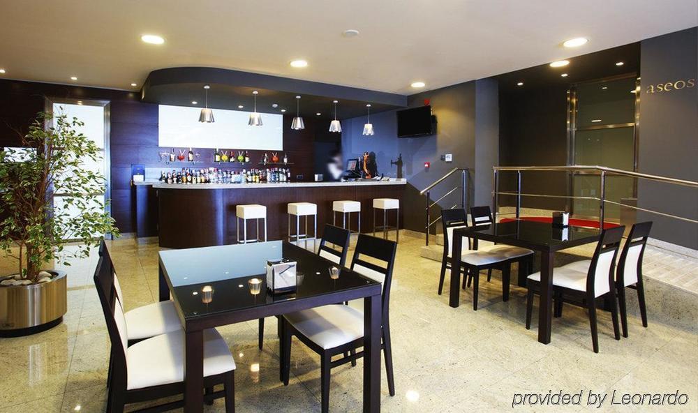 Occidental Vigo Hotel Restoran gambar